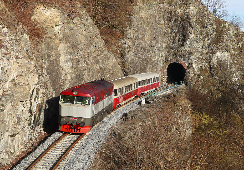 vlak velikonoce