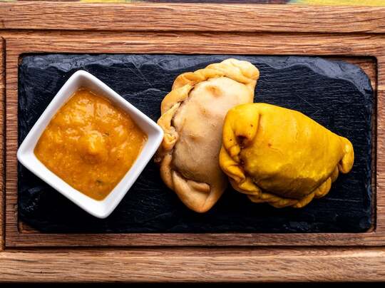 Empanadas s kuřecím a hovězím masem